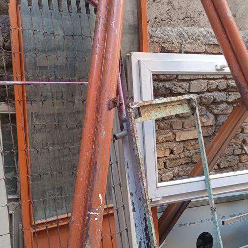 بالابر ساختمانی قدیمی سنگین و دینام بزرگ