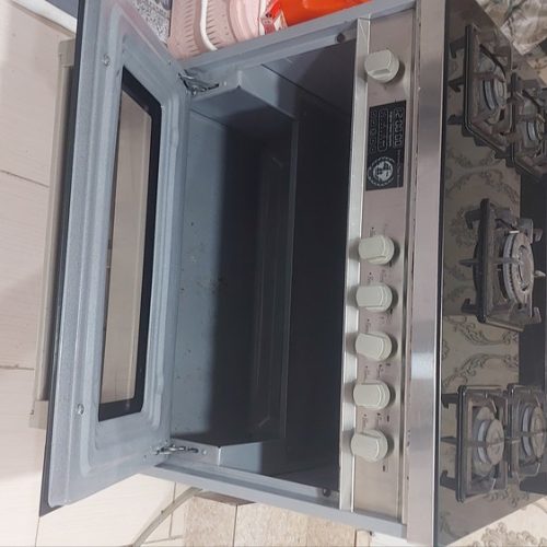 گاز 5شعله طرح فر ..بسیار تمیز و سالم بدون ایرادی