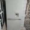 یک دستگاه یخچال دوطبقه نیمه فلیزر