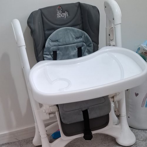 صندلی بچه زویه در حد نو