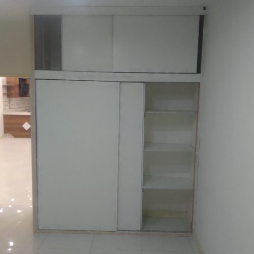 سلام آپارتمان اجاره ایی با پارکینگ رو باز و طبقه دوم واحد 120 متر دو خوابت گرمایشی پکیج رادیاتوز