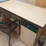 میز مطالعہ و کامپیوتر