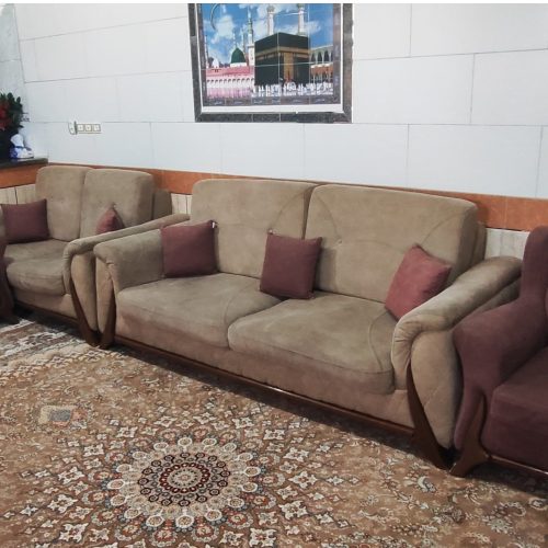 مبل‌هفت‌نفره‌به‌همراه‌میز‌وسه‌عسلی‌دسته‌دو