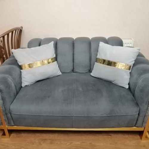 مبلمان راحتی هفت نفره بسیار شیک و تمیز