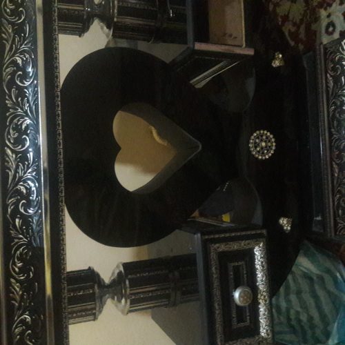 یک عدد میزتلوزیون