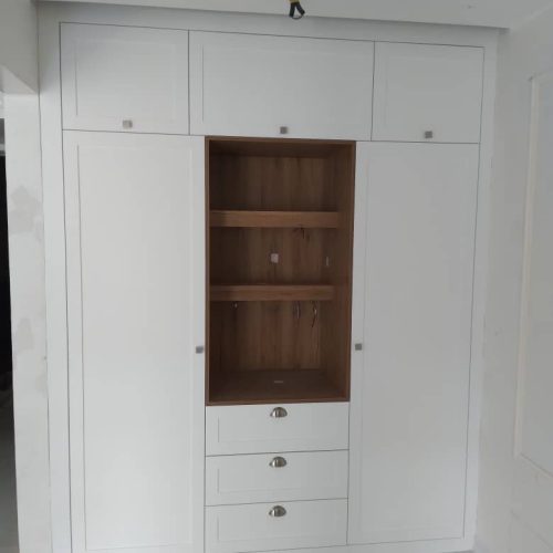 کابینت و کمددیواری و دیوارکوب