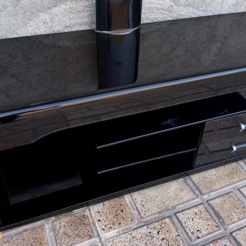 یک عدد میز تلویزیون دست دوم