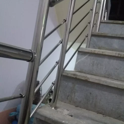 نصب انواع نرده استیل،چوب،پایه اشکی،خم و…