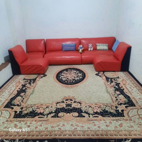 یه دست مبل با میزش