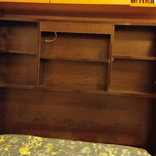 تختخواب یک نفر بسیار تمیز  و دراور با آینه00