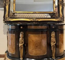 آیینه و کنسول