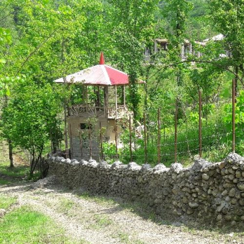 500 متر اطراف قلعه رودخان تو‌دل طبیعت