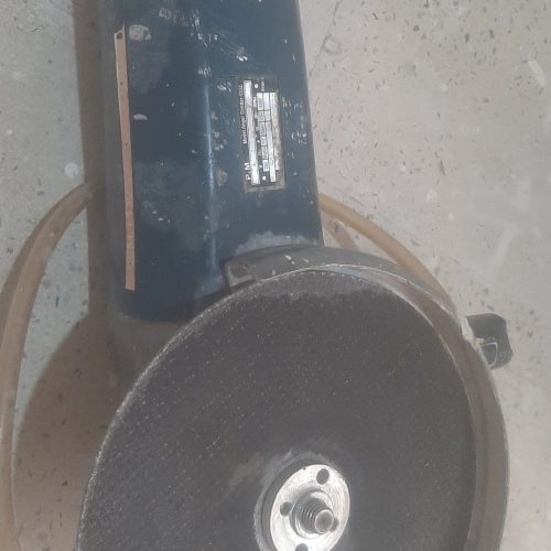 یه عدد دستگاه فرز  بزرگ