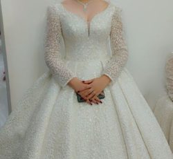 لباس عروس فروخته میشود