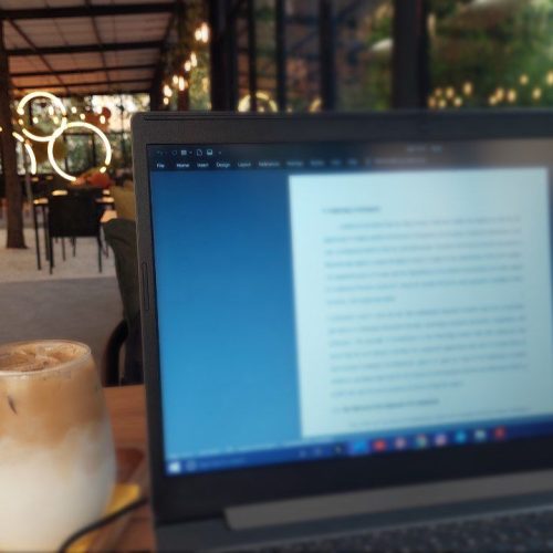 ترجمه متن انگلیسی به فارسی- ویراستاری- تدریس زبان انگلیسی