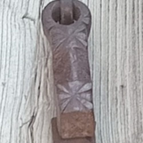 درب ورودی منزل.چوب جنگلی و قدیمی