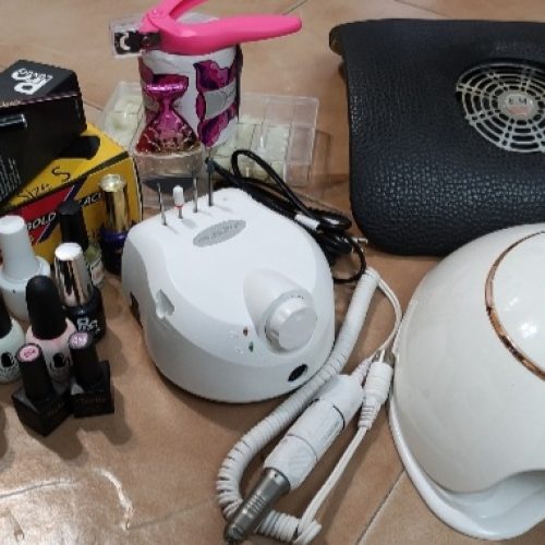 پک کامل ناخنکاری بسیار تمیز وسالم