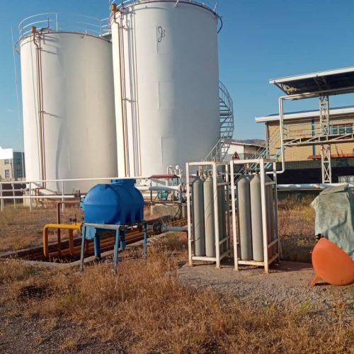 یک سایت تخلیه و بارگیری مواد شیمیایی به صورت انبار مواد