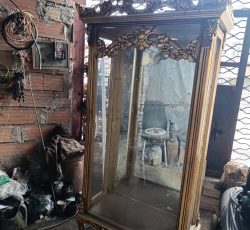 بوفه  رنگ طلایی در حد نو بدون خط و خش وشکستگی