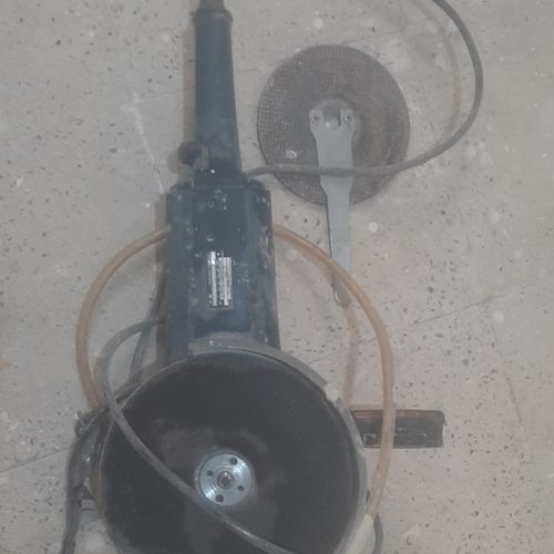 یه عدد دستگاه فرز  بزرگ