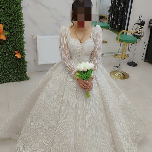 لباس عروس فروخته میشود