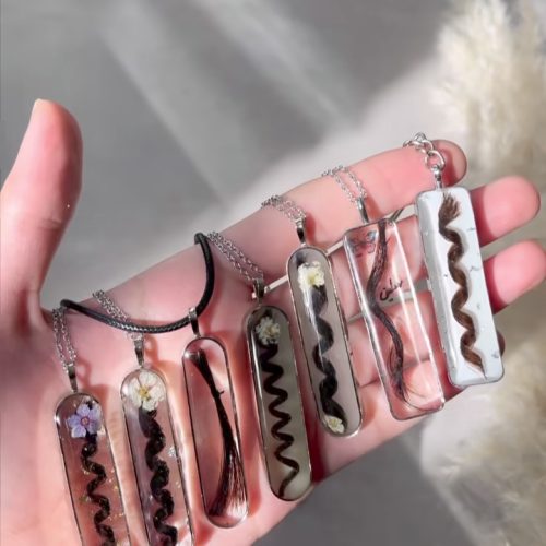 زیورآلات منحصر بفرد رزین ▫️طراح و سازنده اکسسوری های خاص و سفارشی  طراحی شده برای شما ❤️