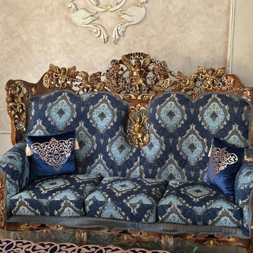 مبل هفت نفره استیل با دو صندلی میزبان و جلو مبلی و دو عدد عسلی و ناهار خوری ده نفره