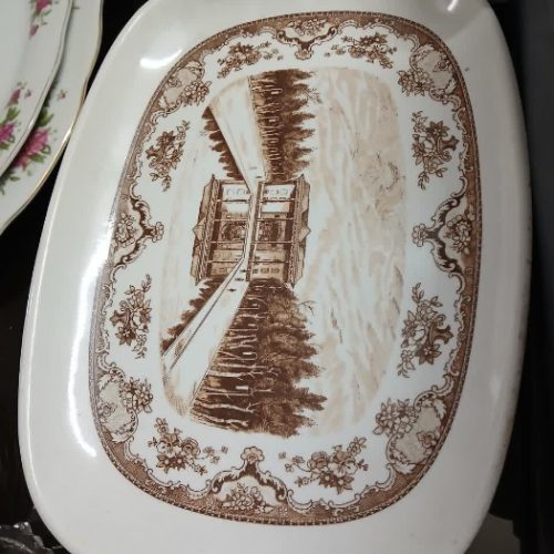 بشقاب ملامین و دیس