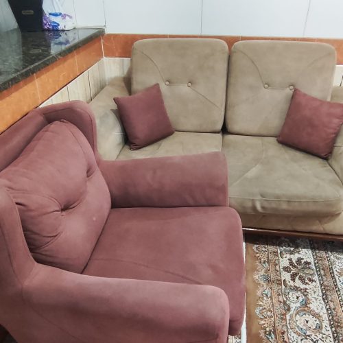 مبل‌هفت‌نفره‌به‌همراه‌میز‌وسه‌عسلی‌دسته‌دو