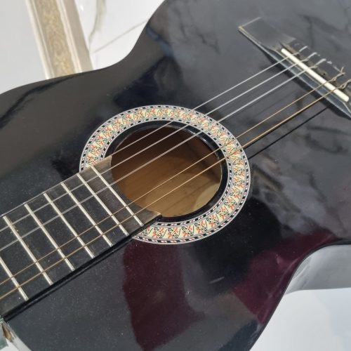 گیتار مشکی کلاسیک