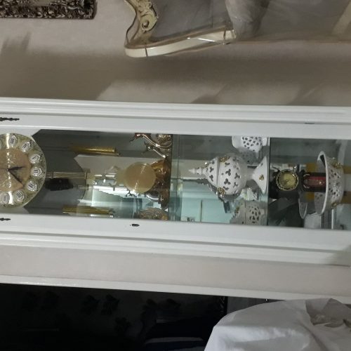 ساعت و بوفه