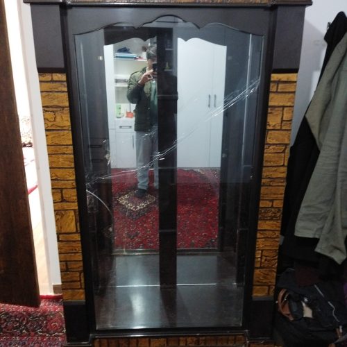 ویترین و میز