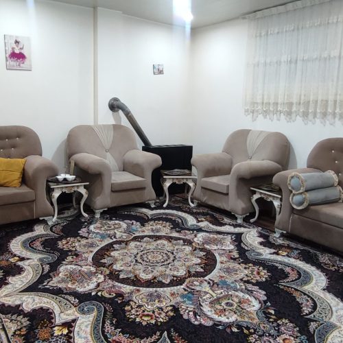 مبل سالم و نو همراه با عسلی ها