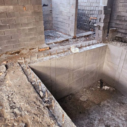 ویلا استخردار نیمه کاره لب ساحل فریدونکنار