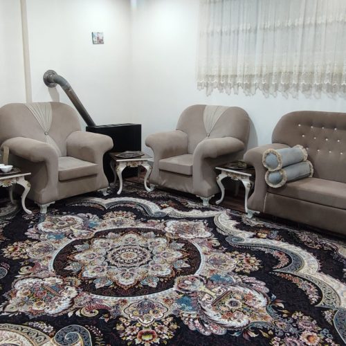 مبل سالم و نو همراه با عسلی ها