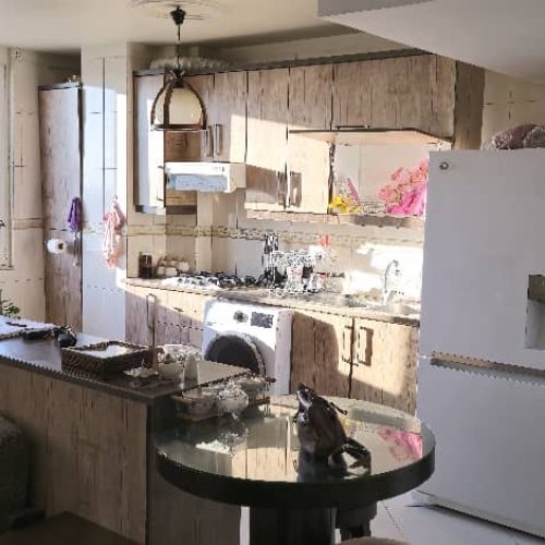 کابینت کامل با جزیره، به همراه اجاق گاز چهار شعله، هود، سینک