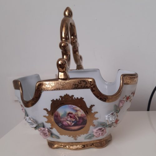 سبد‌گل‌برجسته