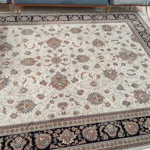 فرش کرم سرمه‌ای