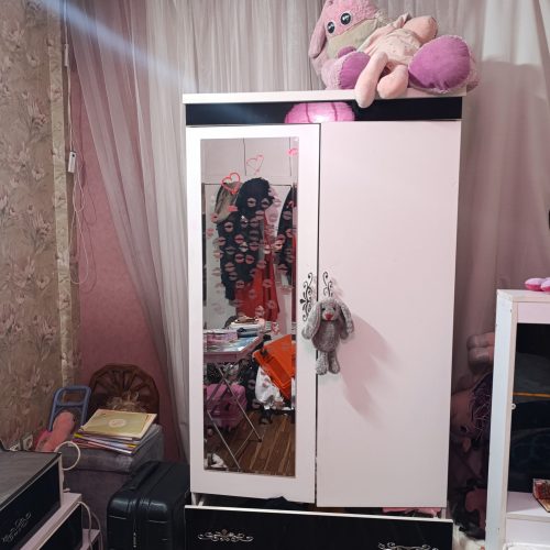 دو دست تخت و کمد و دراور