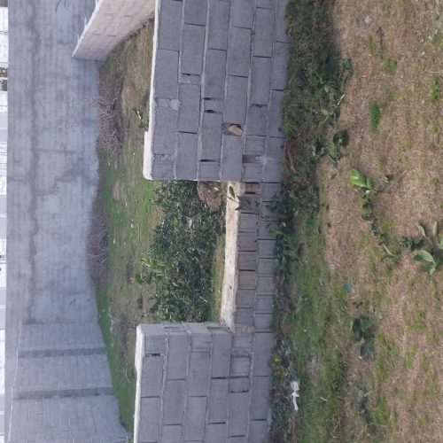 زمین حدودا 150 متری داخل بافت ودور دیوار شده