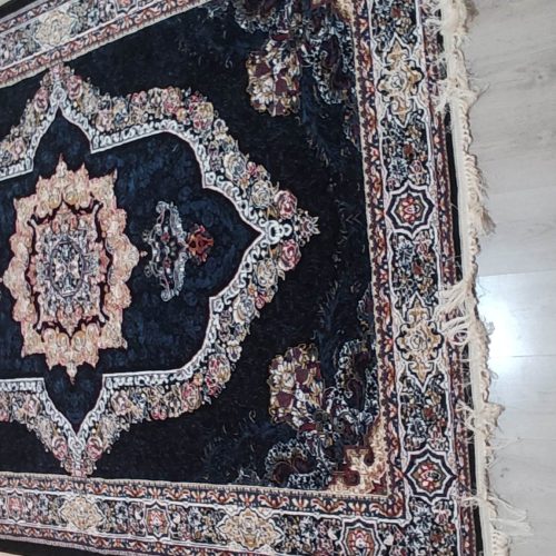 2 عدد فرش 6 متری ماشینی در حد آکبند هر دو 3 میلیون تومان