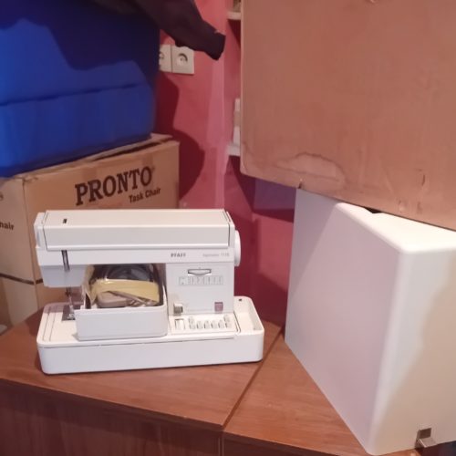 میز و چرخ خیاطی PFAFF 1118