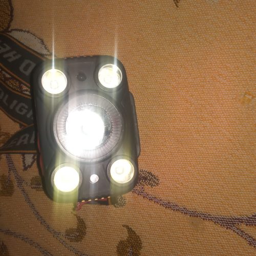 چراغ قوه همراه بند های پیشانی بند وشارژر