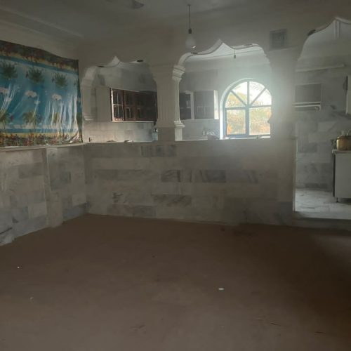 خانه ویلایی دو طبقه که طبقه دوم اجاره داده میشود.