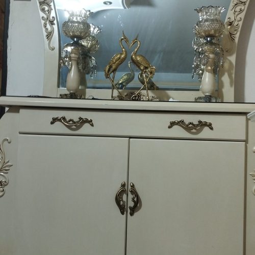 آیینه و کنسول و دوعدد شمعدان