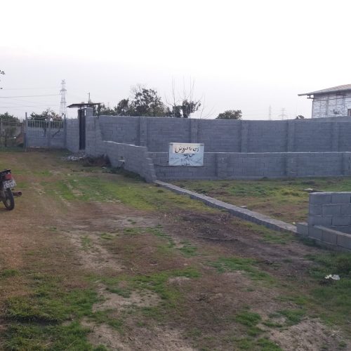 زمین حدودا 150 متری داخل بافت ودور دیوار شده