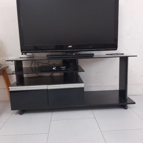 میزتلویزیون شیشه ای