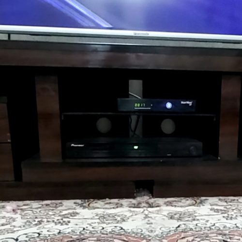 یک میز تلویزیون هم باز میشه هم جمع