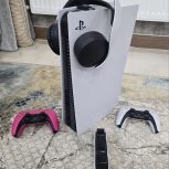 Ps5 دیجیتال به همراه دو تا دسته، هدست، پایه شارژر