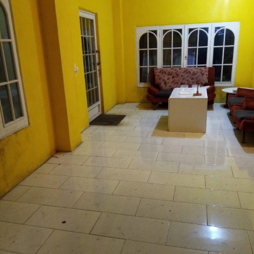 مغاز به همراه زمین بر اول اتوبان